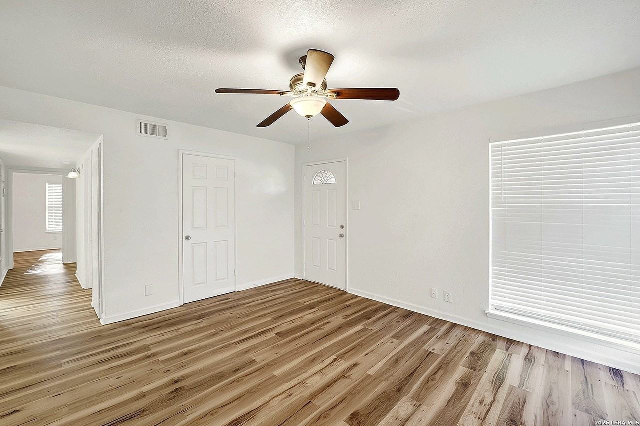 343 Blaze Ave - Photo 5 of 23