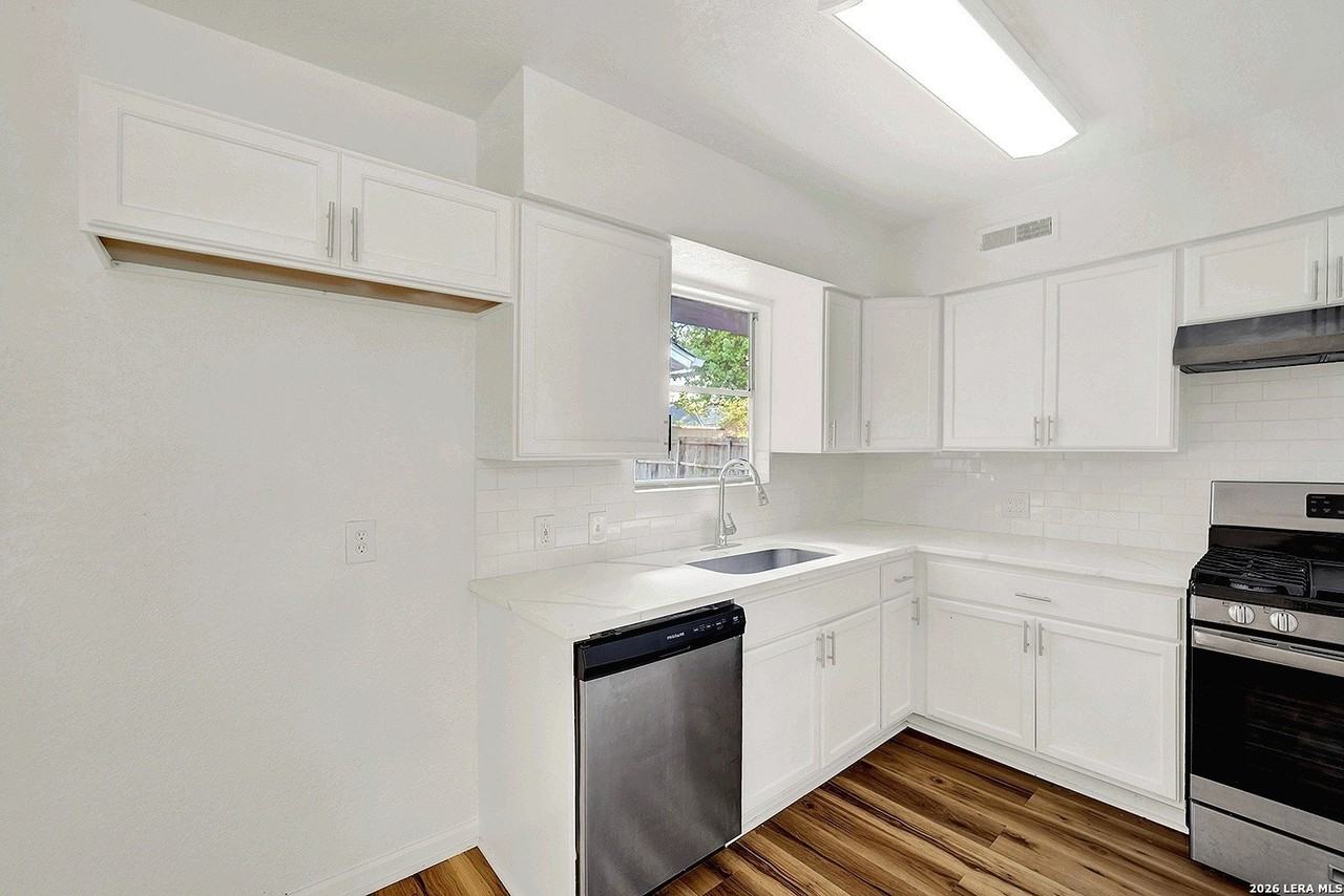 343 Blaze Ave - Photo 7 of 23
