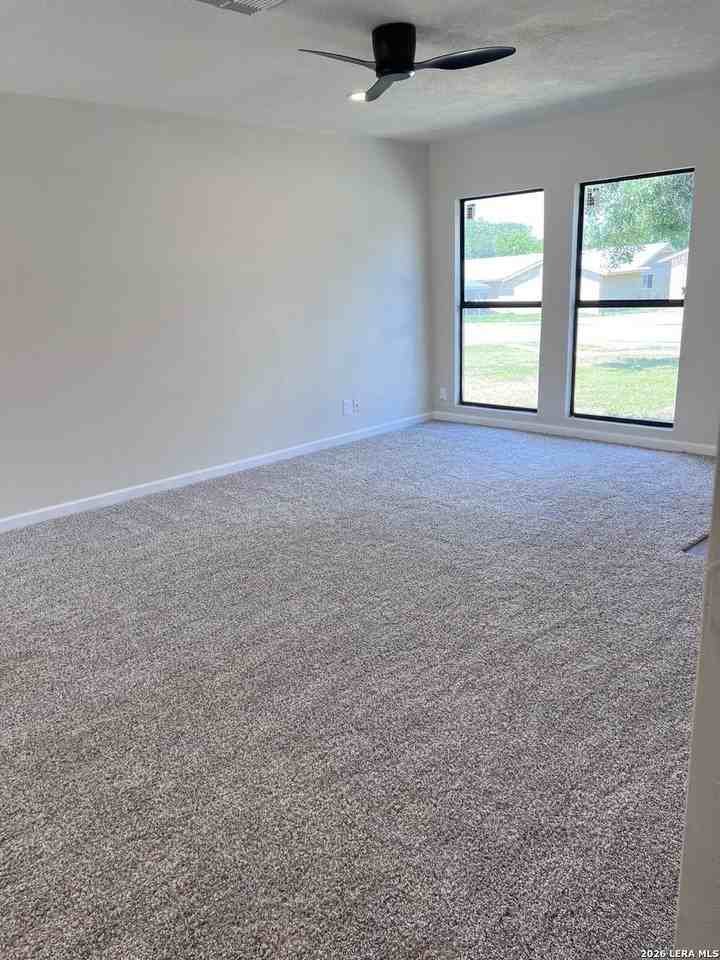 842 Saddlebrook Dr - Photo 4 of 15