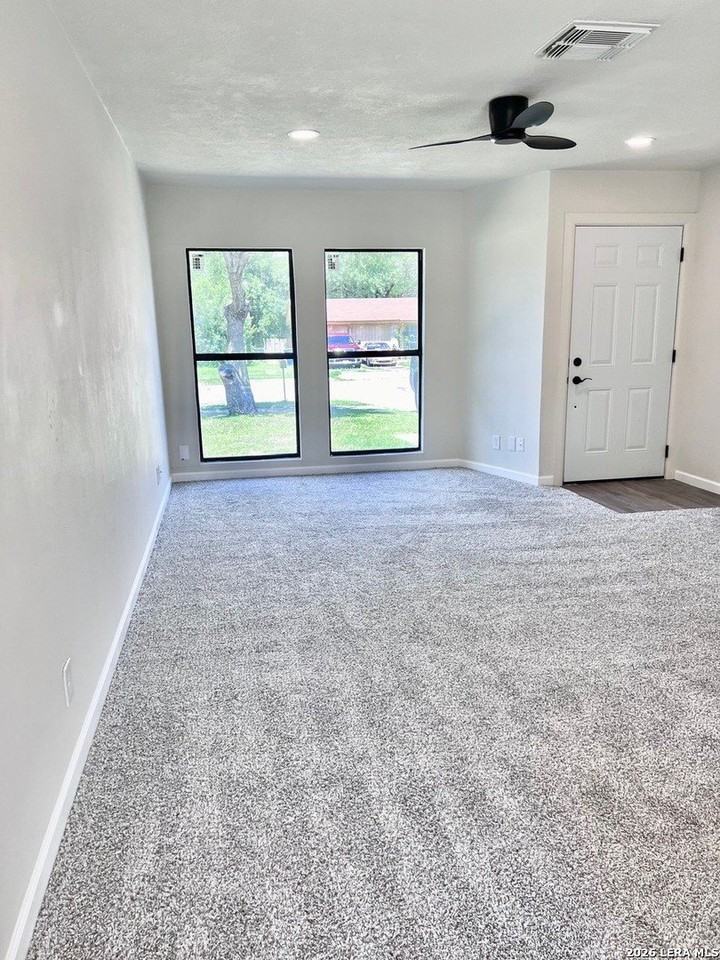 842 Saddlebrook Dr - Photo 5 of 15