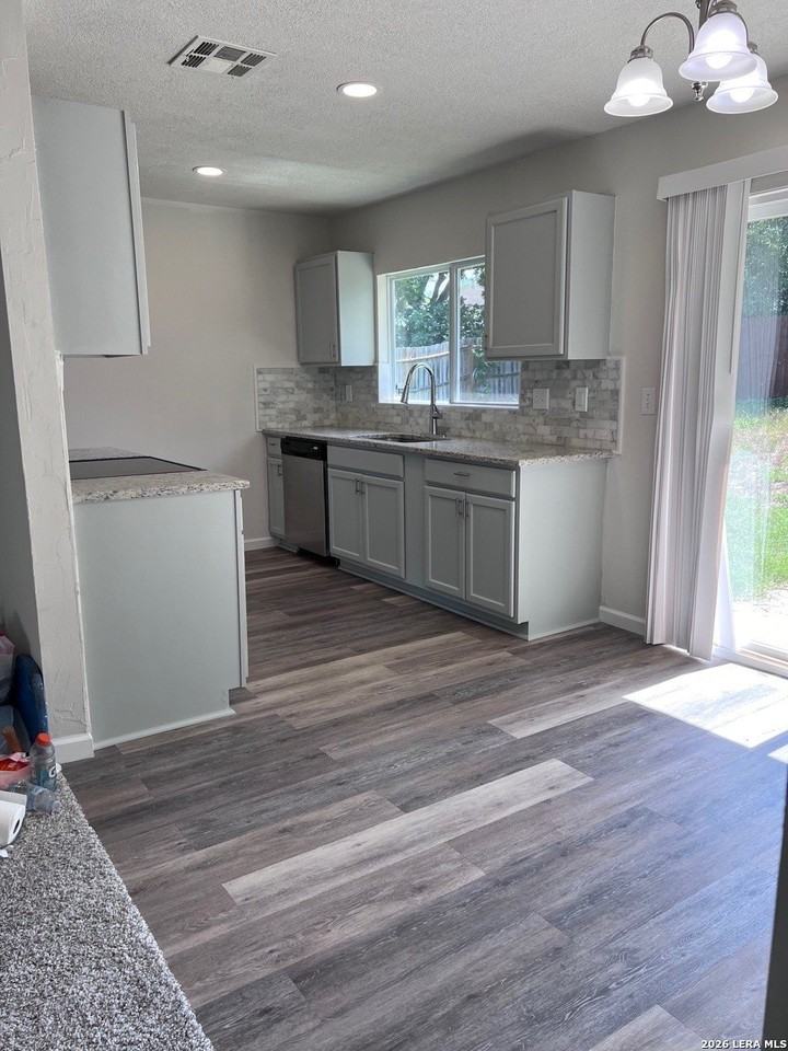 842 Saddlebrook Dr - Photo 6 of 15
