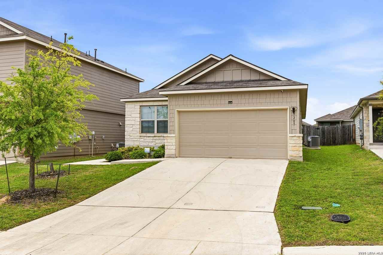 7207 Littlefoot Ln - Photo 3 of 26
