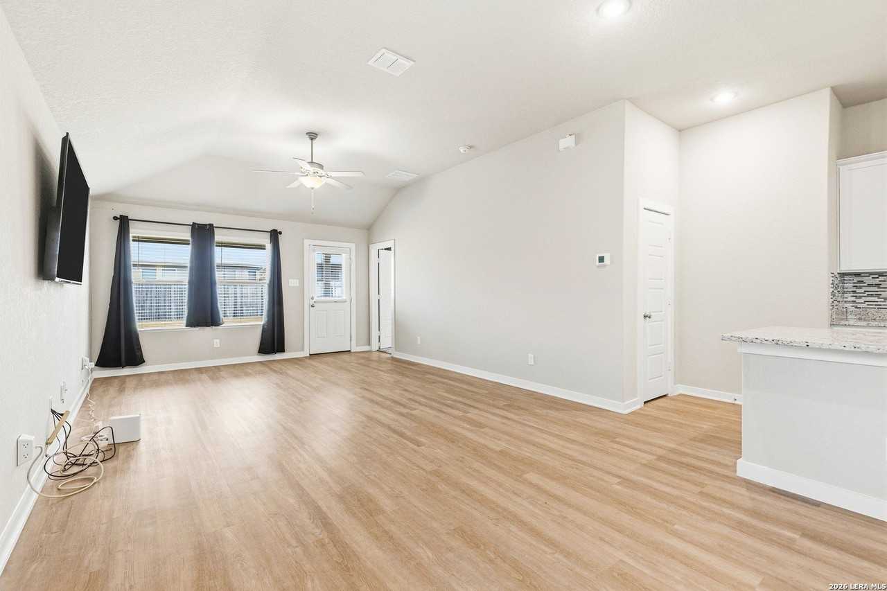 7207 Littlefoot Ln - Photo 4 of 26