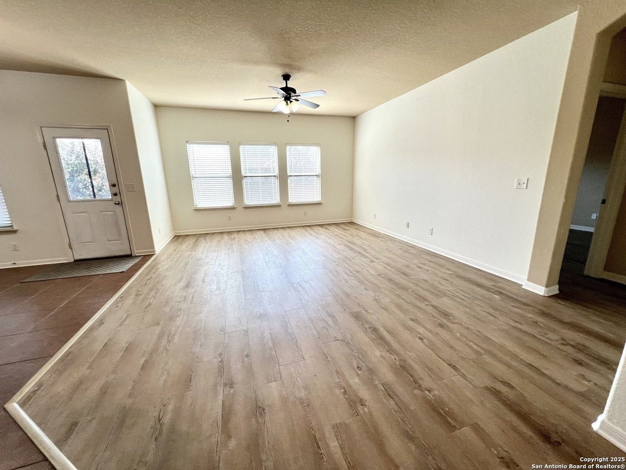 121 Krieg Dr - Photo 6 of 33