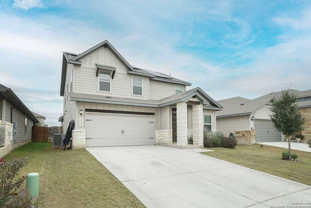 1253 Ella Xing - Photo 2 of 25