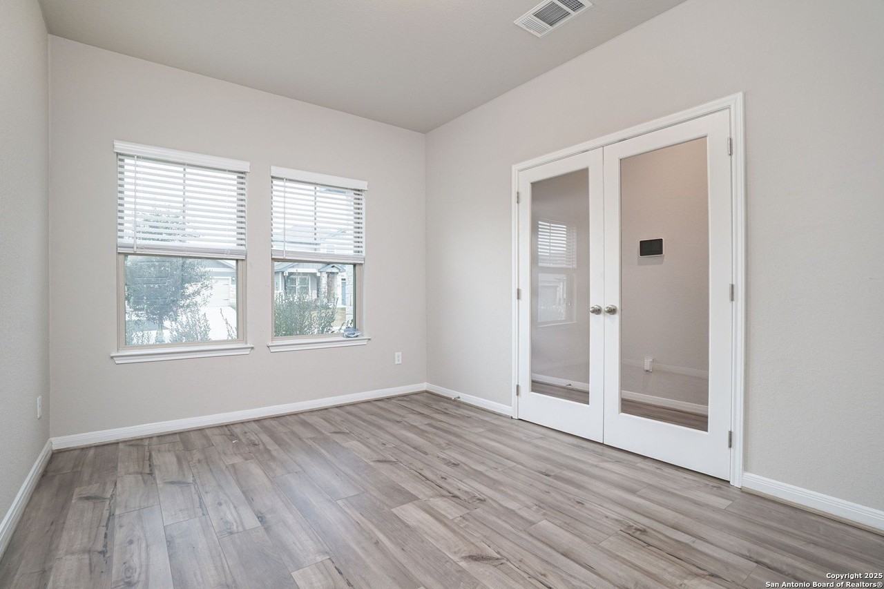 1253 Ella Xing - Photo 4 of 25