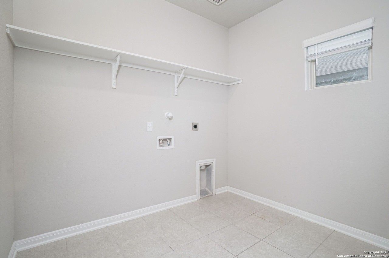1253 Ella Xing - Photo 5 of 25
