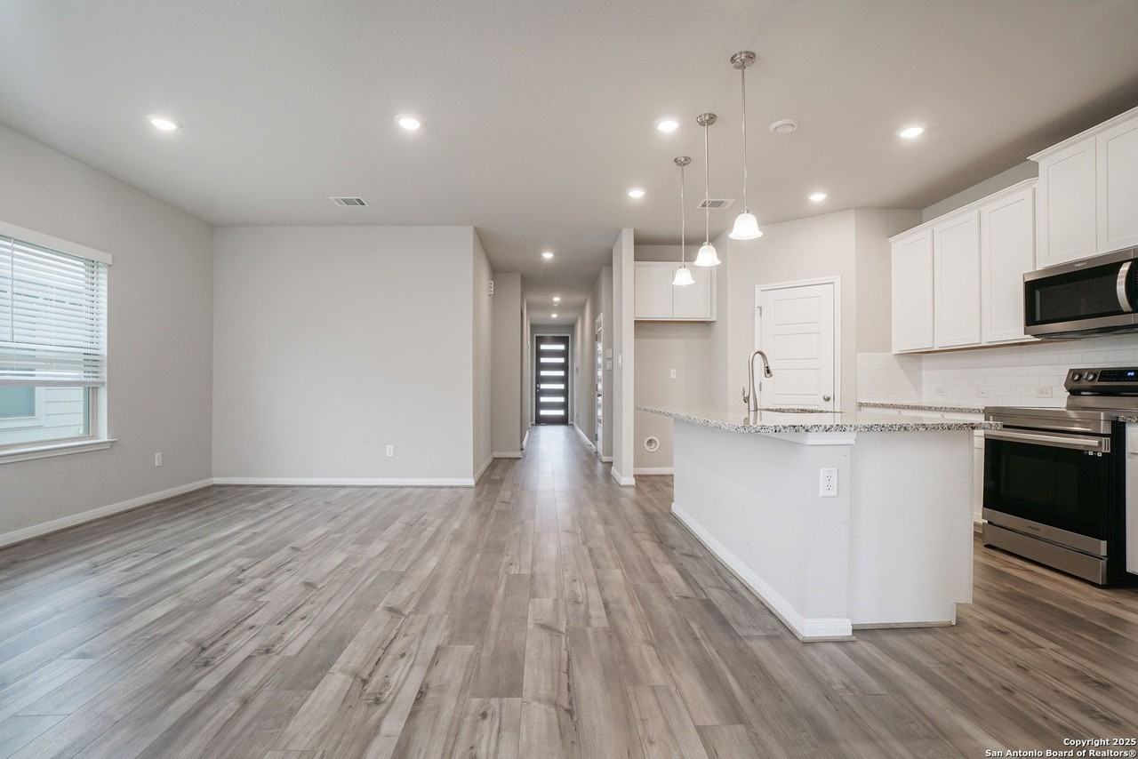 1253 Ella Xing - Photo 7 of 25