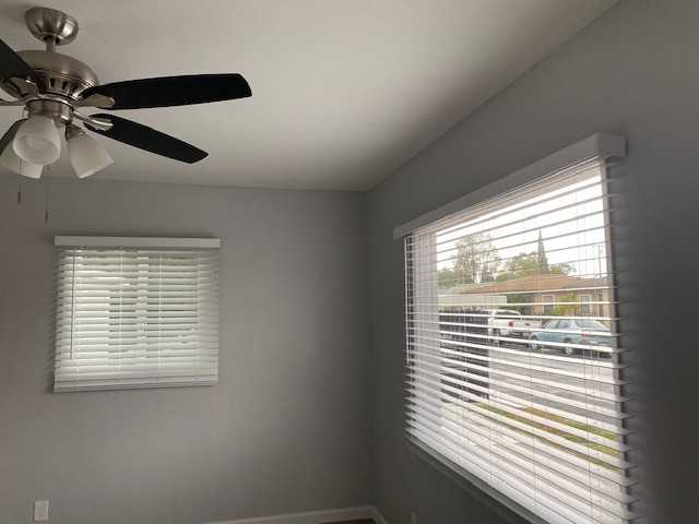 5933 Gaviota Ave - Photo 7 of 23