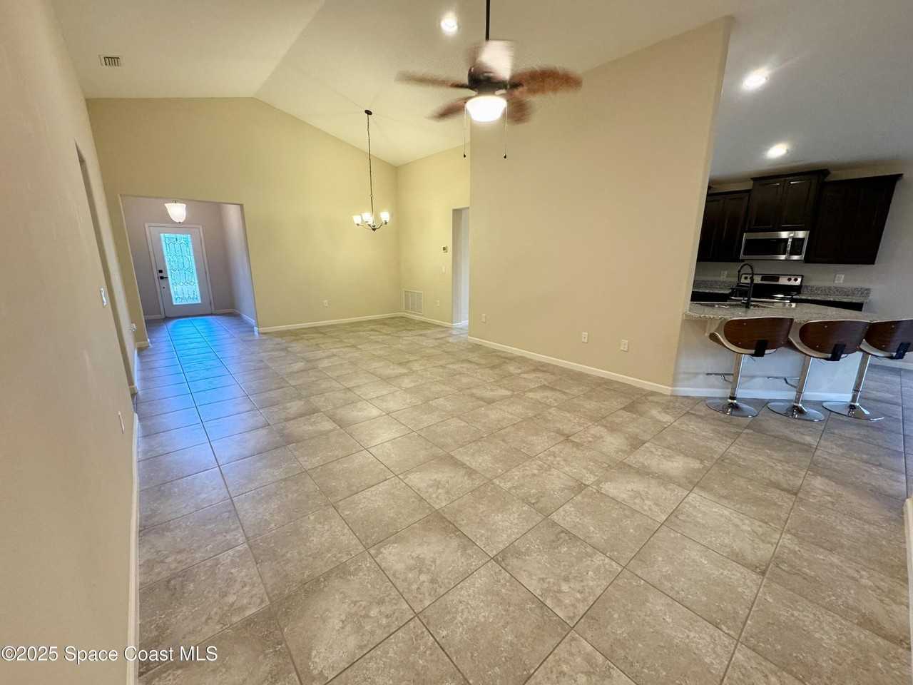 590 Trymore Dr Se - Photo 2 of 22