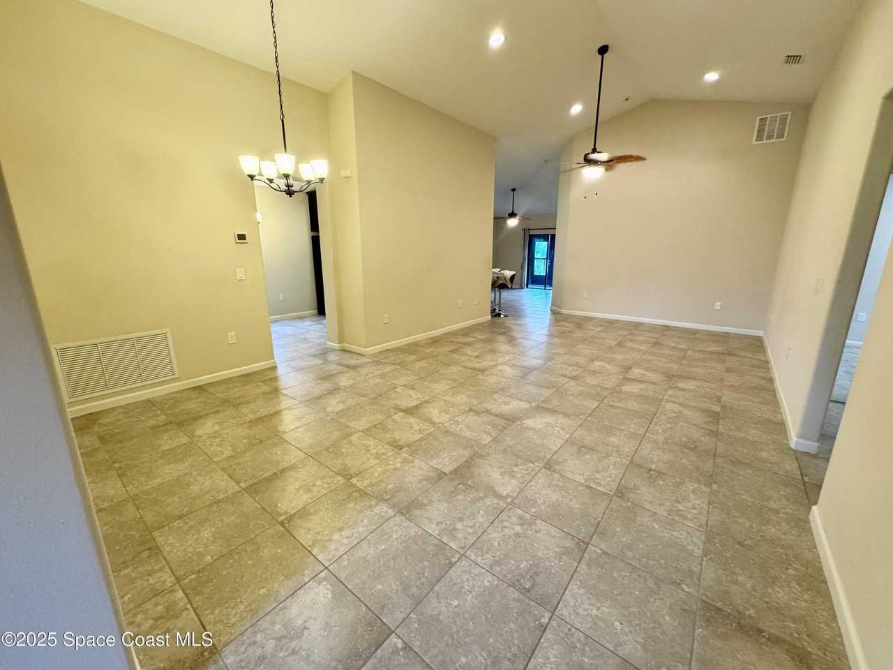 590 Trymore Dr Se - Photo 3 of 22