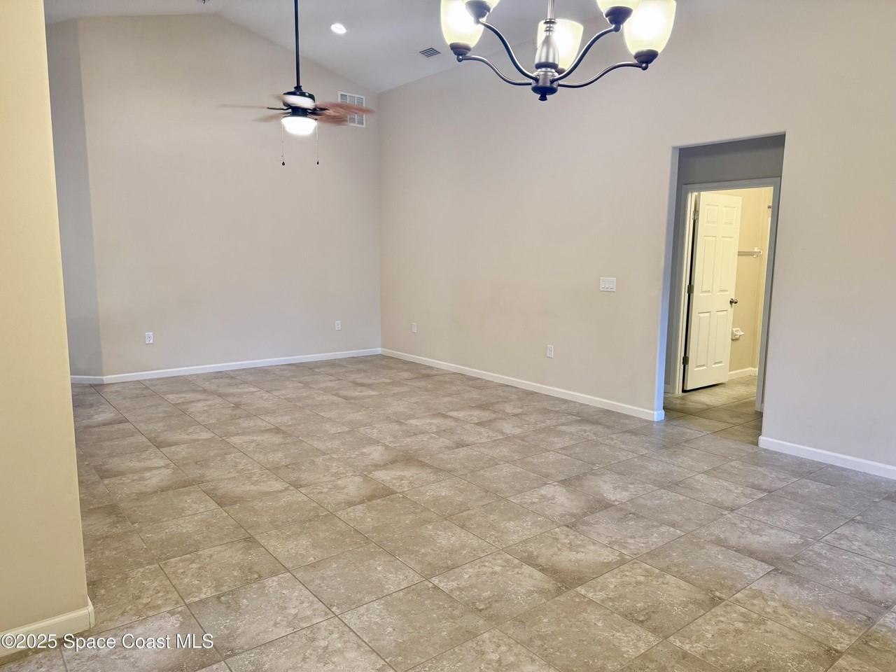 590 Trymore Dr Se - Photo 4 of 22