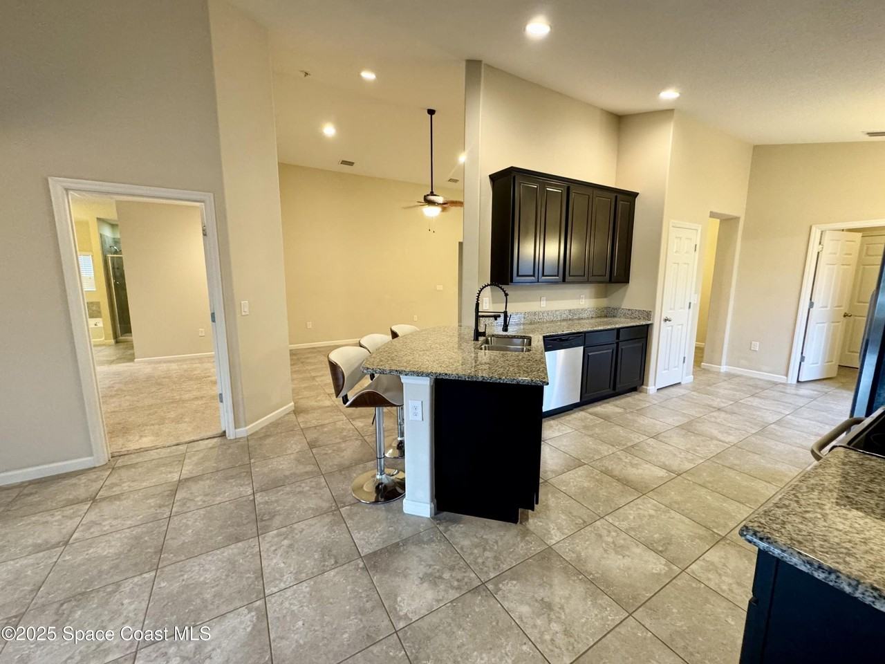 590 Trymore Dr Se - Photo 6 of 22
