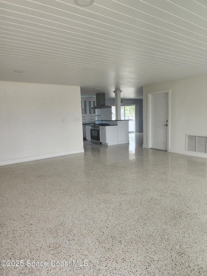 1665 S Shelter Trl - Photo 2 of 31