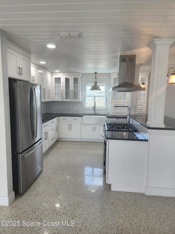 1665 S Shelter Trl - Photo 3 of 31