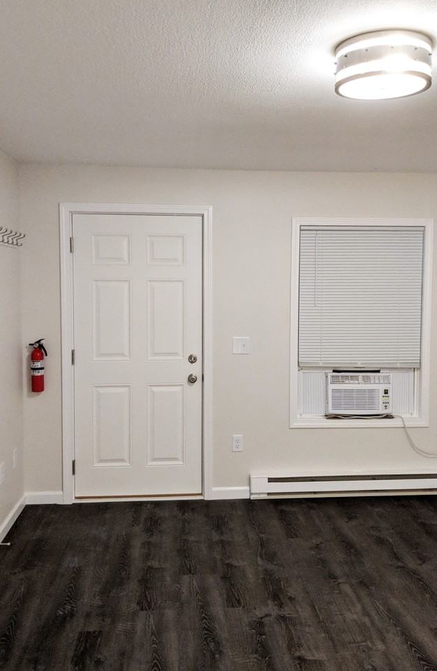 501 1st St W #501B - Photo 3 of 13