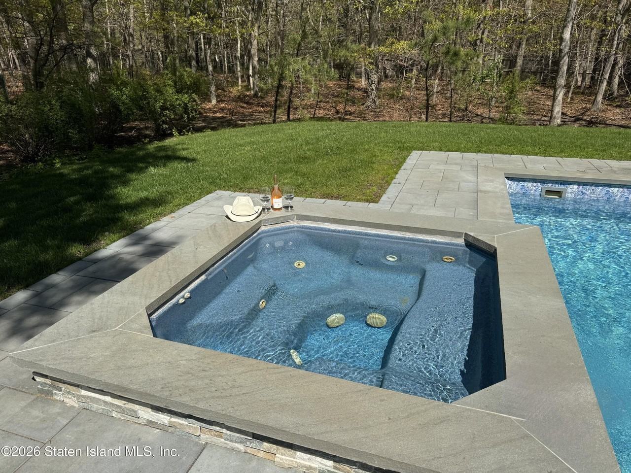 4 Bennett Dr - Photo 3 of 17