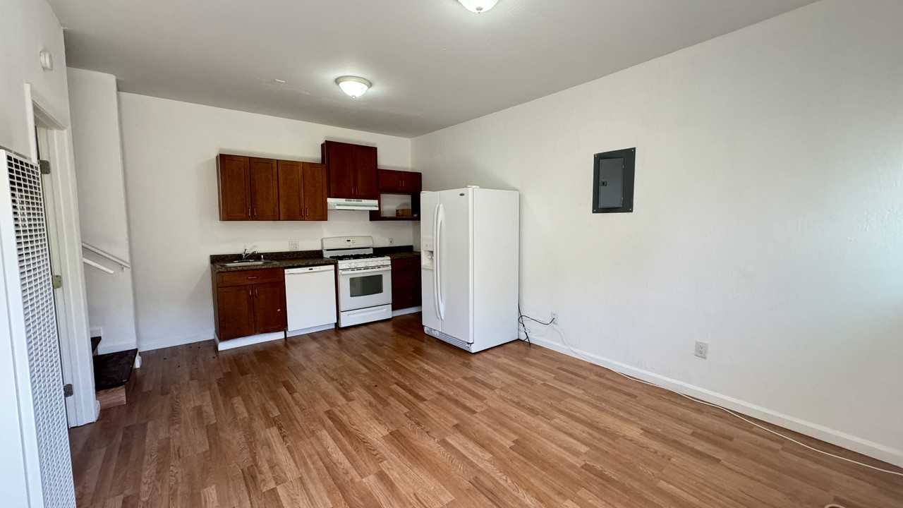 2725 Del Oro Cir - Photo 2 of 8