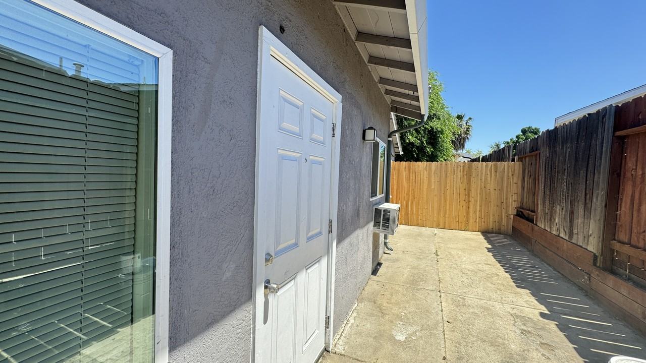 2725 Del Oro Cir - Photo 6 of 8