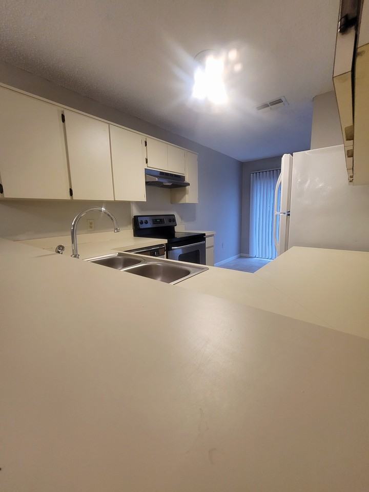 410 Landing Blvd - Photo 7 of 26