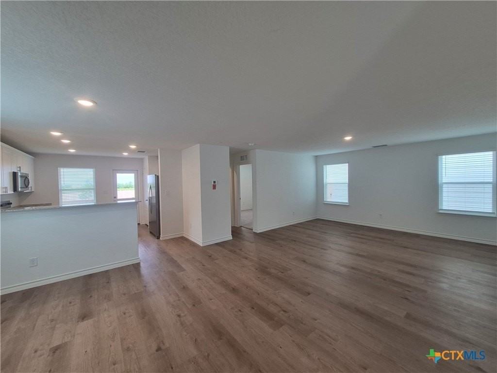 942 Bluegrass Pt - Photo 5 of 34