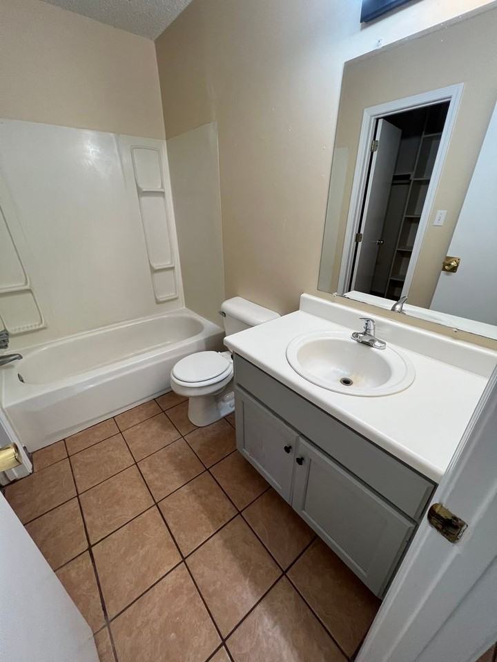 1916 Timber Oaks Ln - Photo 4 of 15
