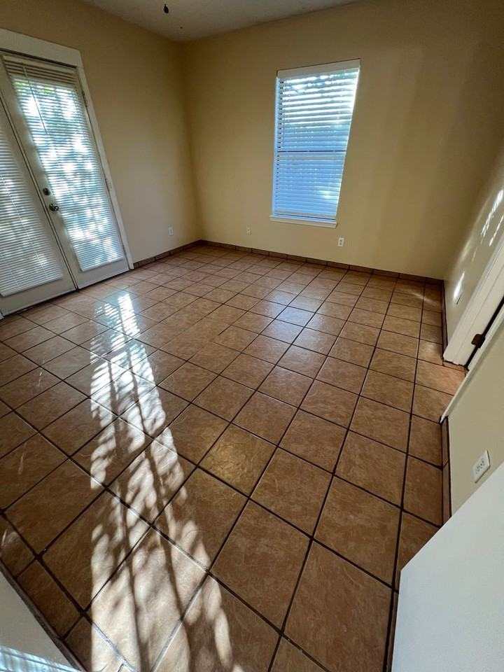 1916 Timber Oaks Ln - Photo 6 of 15