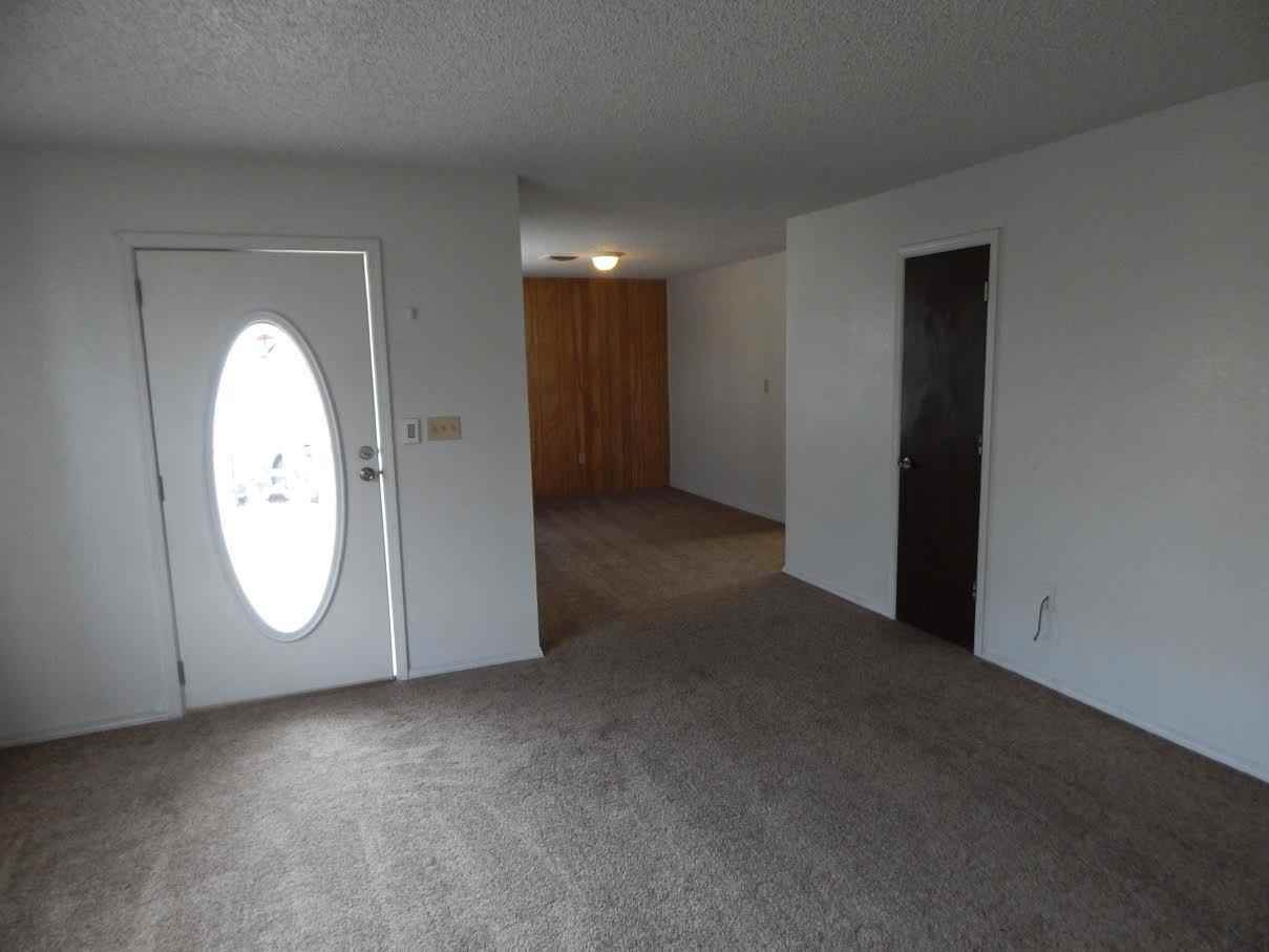 2306 E Olive St - Photo 4 of 16