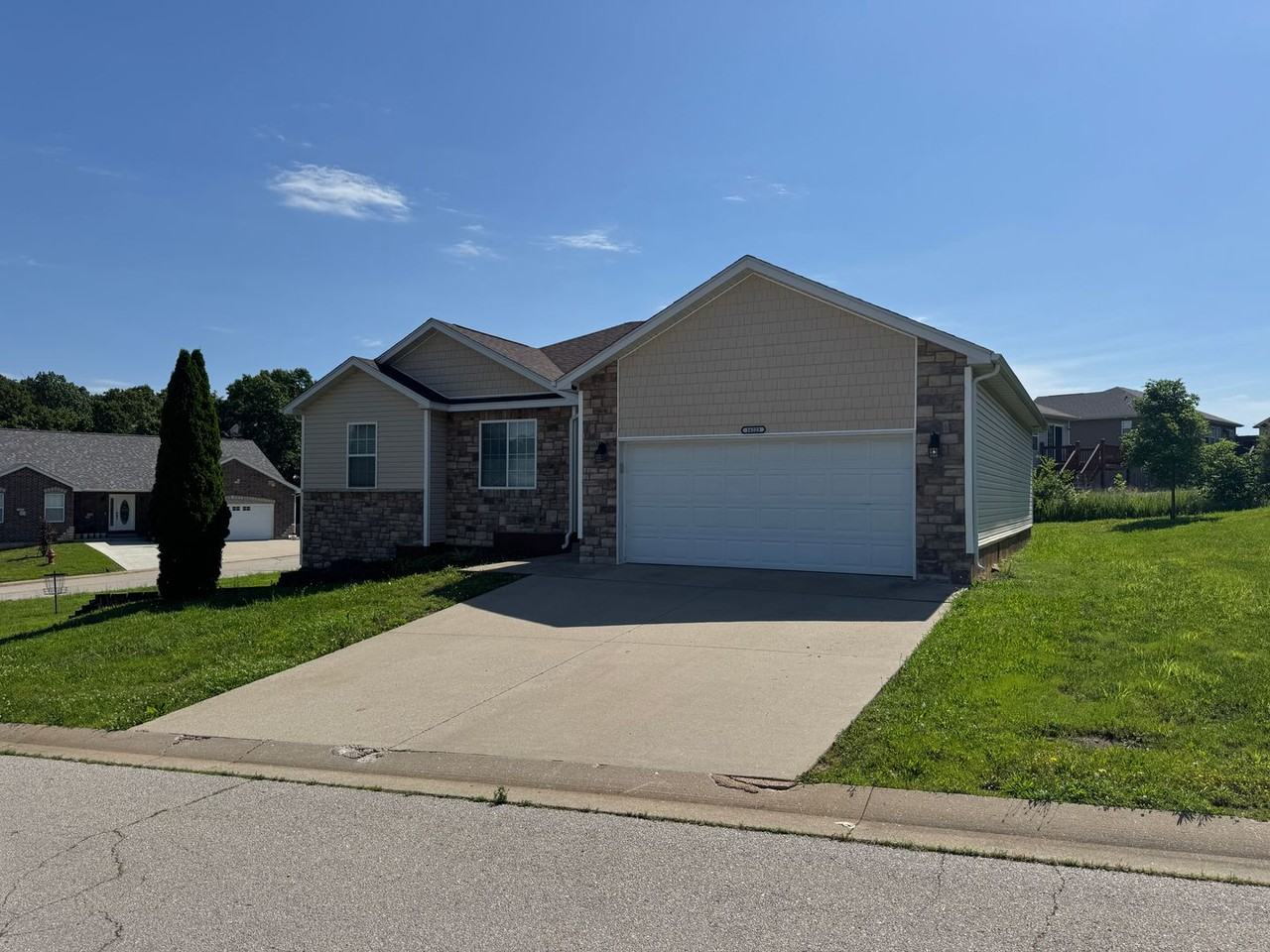 16223 Hershey Rd - Photo 2 of 20