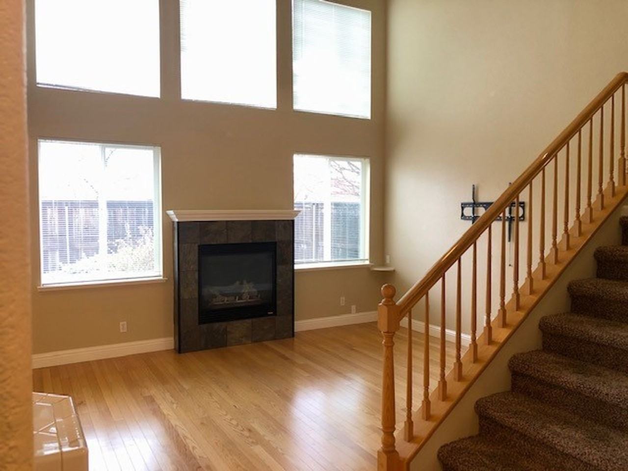 340 Caples Dr - Photo 3 of 19