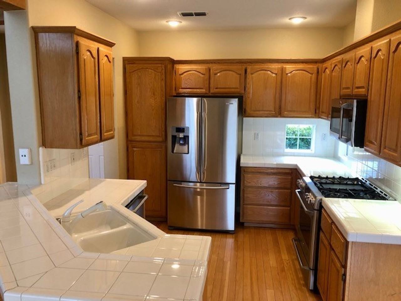 340 Caples Dr - Photo 7 of 19
