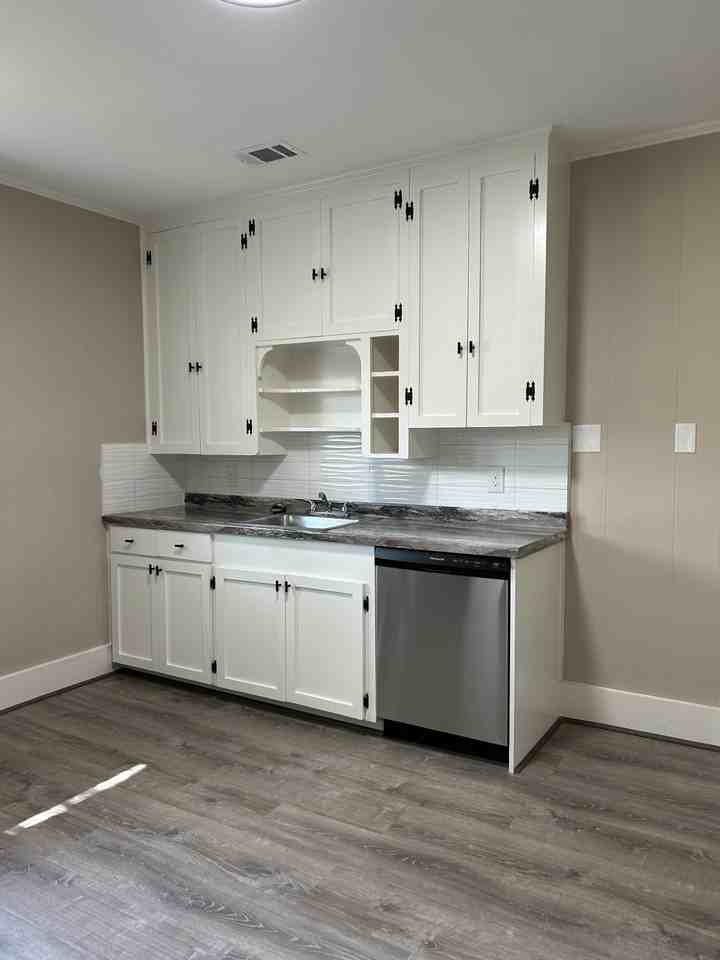 524 King St #B - Photo 2 of 9