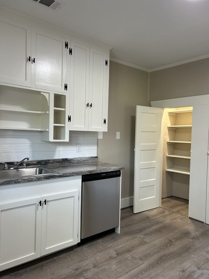 524 King St #B - Photo 3 of 9