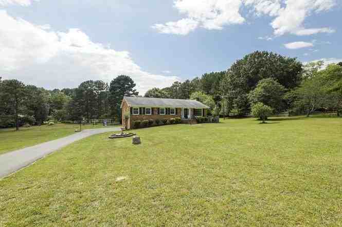 916 Sandlewood Dr - Photo 2 of 8