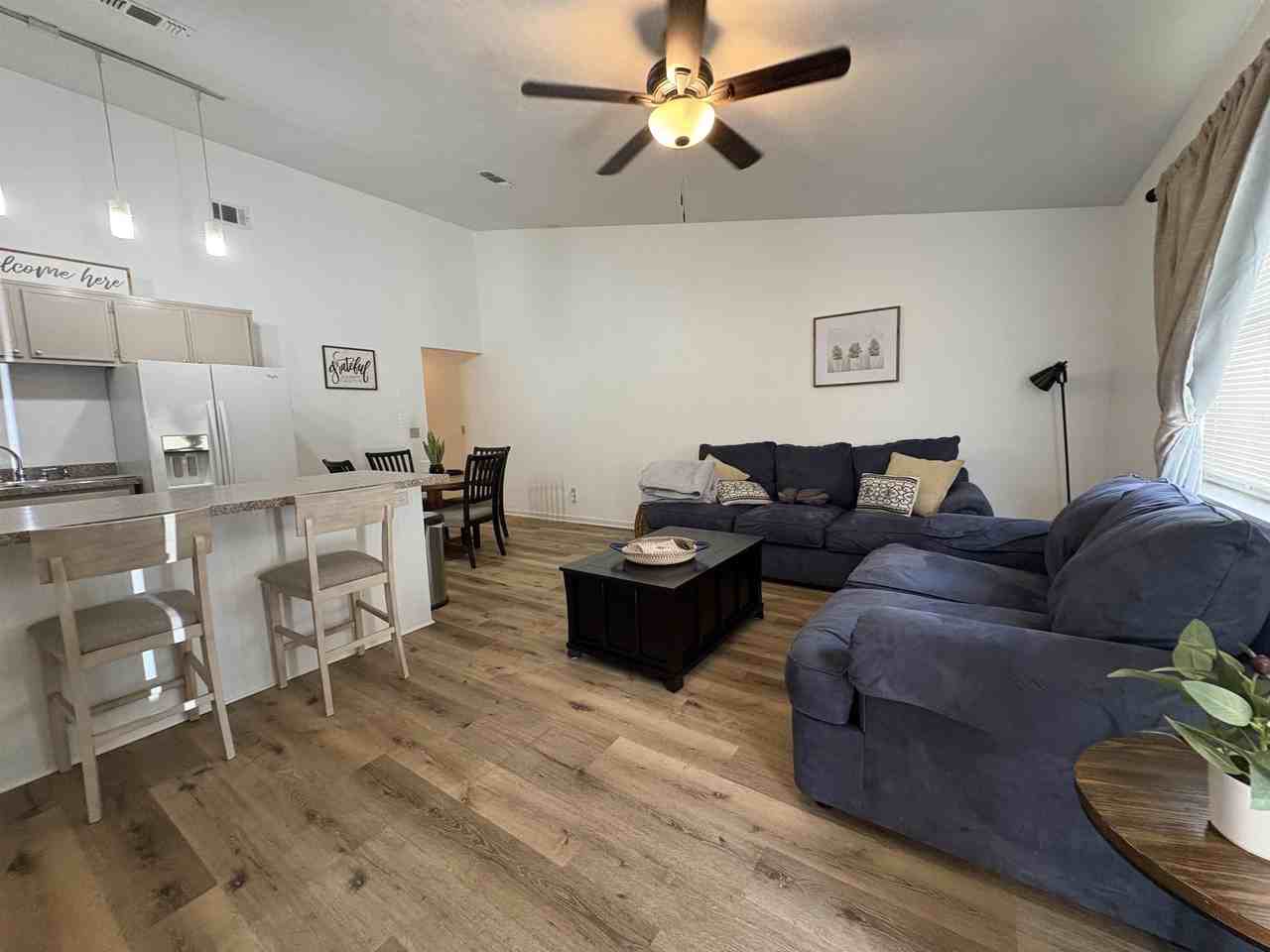 2073 Continental Ave - Photo 2 of 15