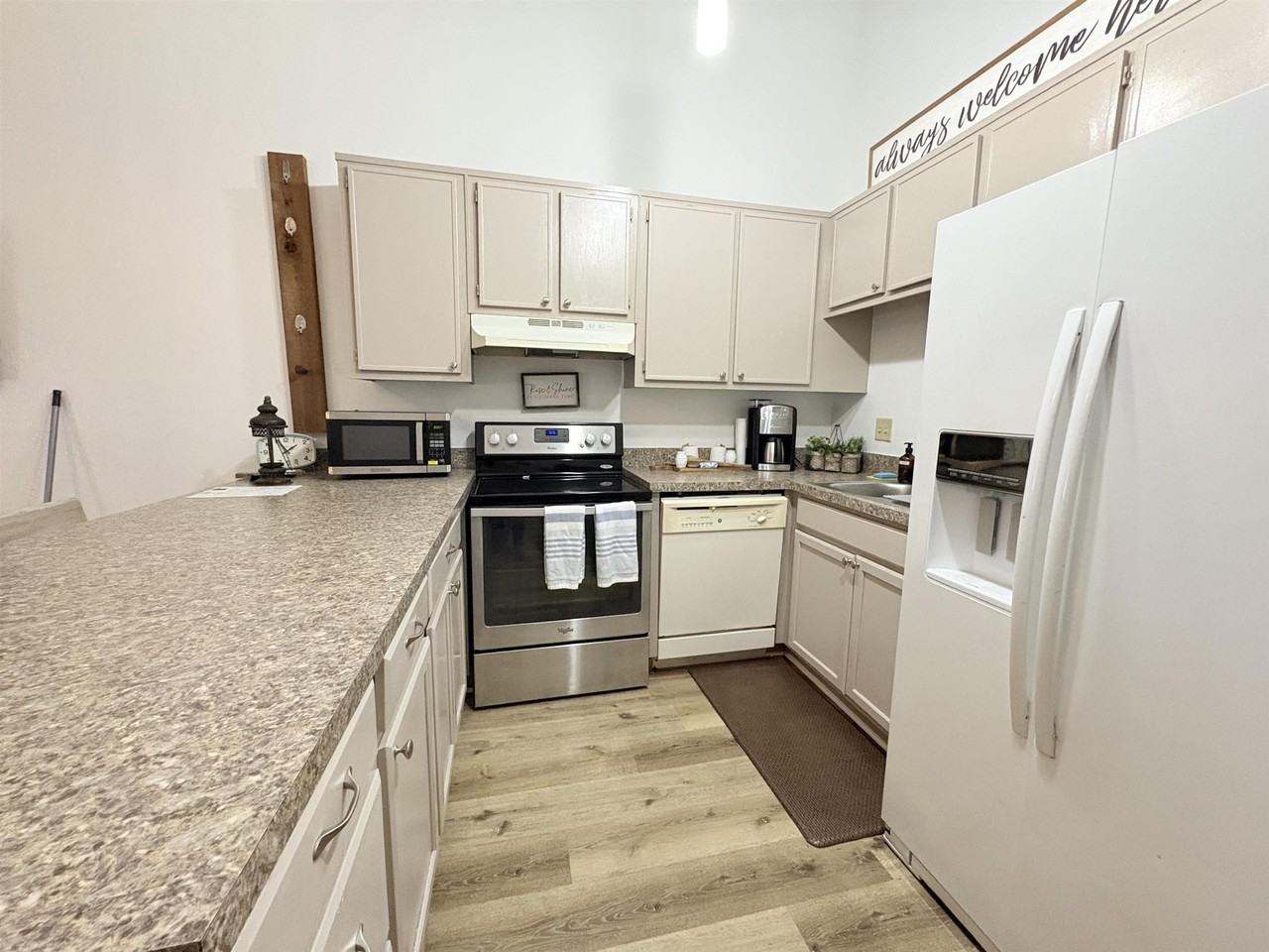 2073 Continental Ave - Photo 6 of 15