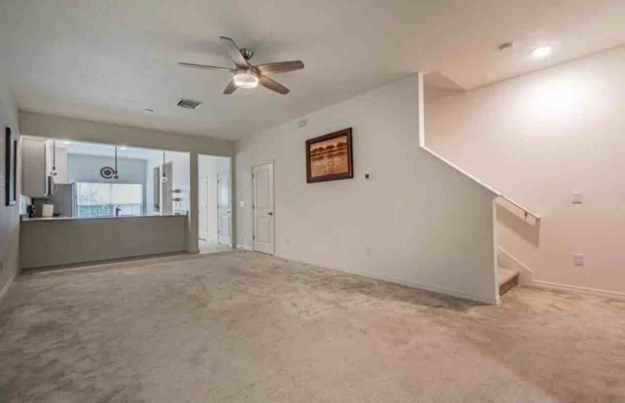 1122 Hillhurst Dr - Photo 2 of 14