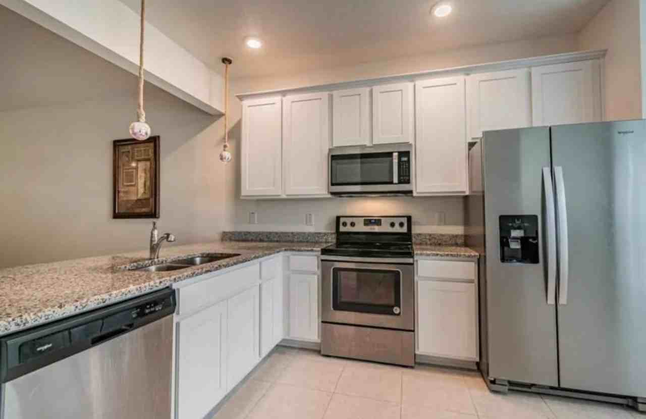 1122 Hillhurst Dr - Photo 3 of 14