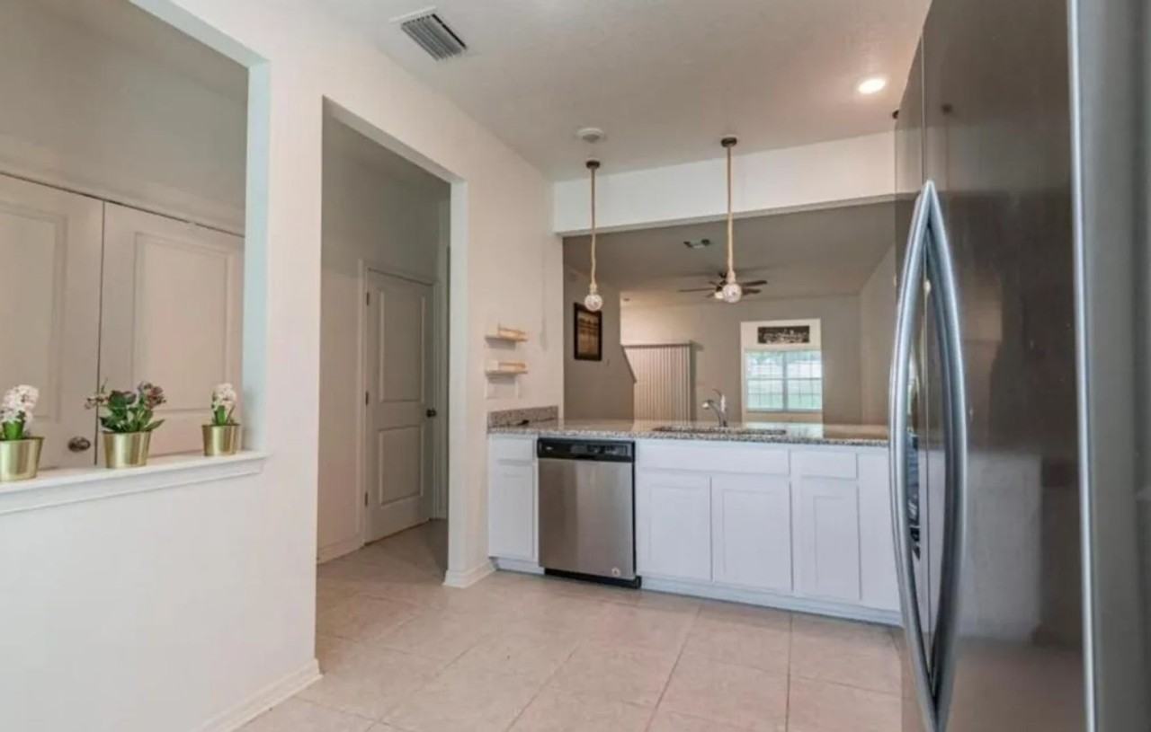 1122 Hillhurst Dr - Photo 4 of 14