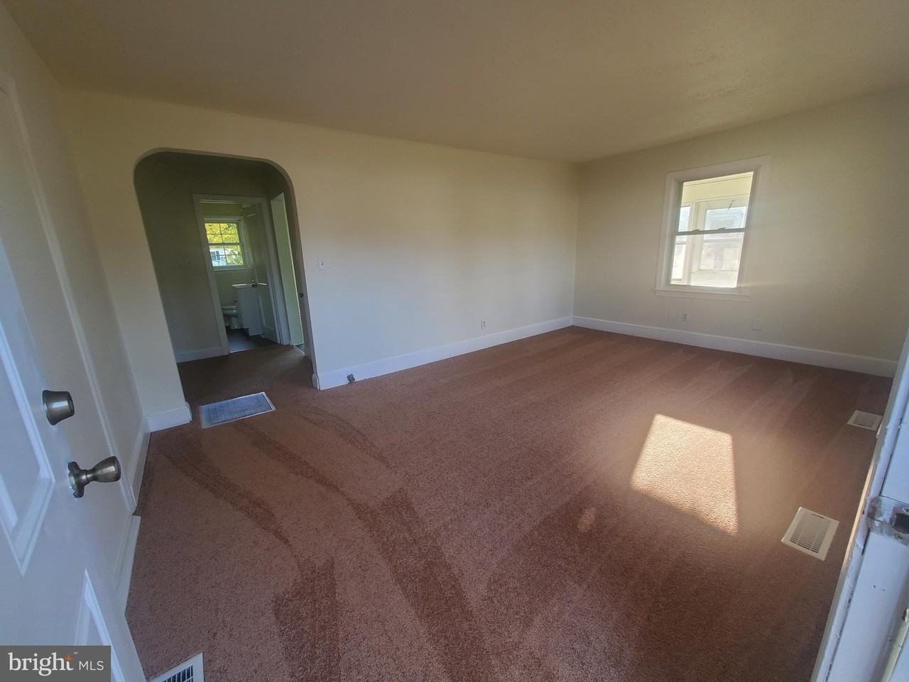 73 Upland Ave - Photo 5 of 35