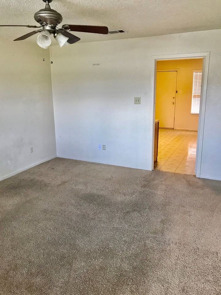 2121 S Loop 289 - Photo 3 of 17