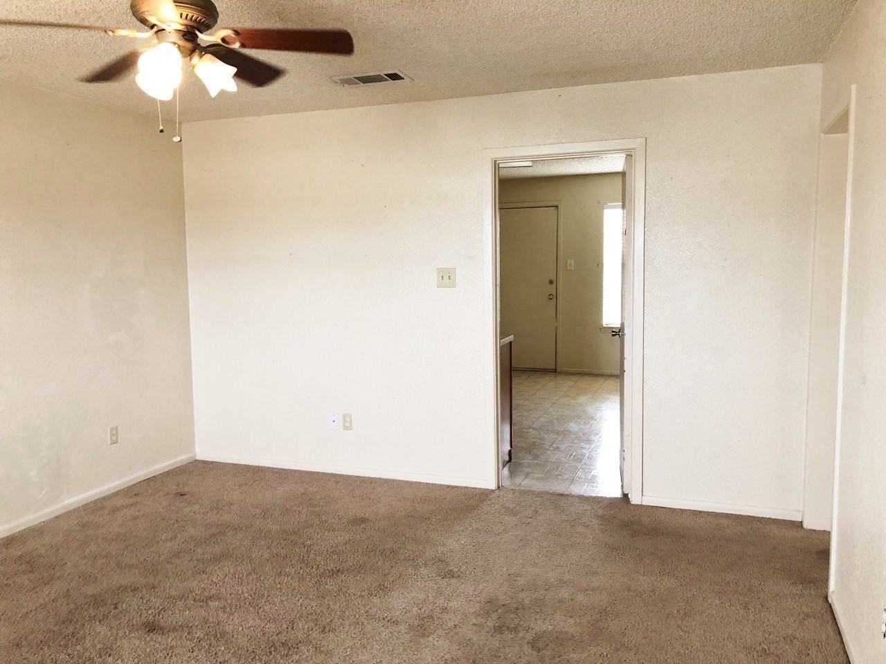 2121 S Loop 289 - Photo 4 of 17