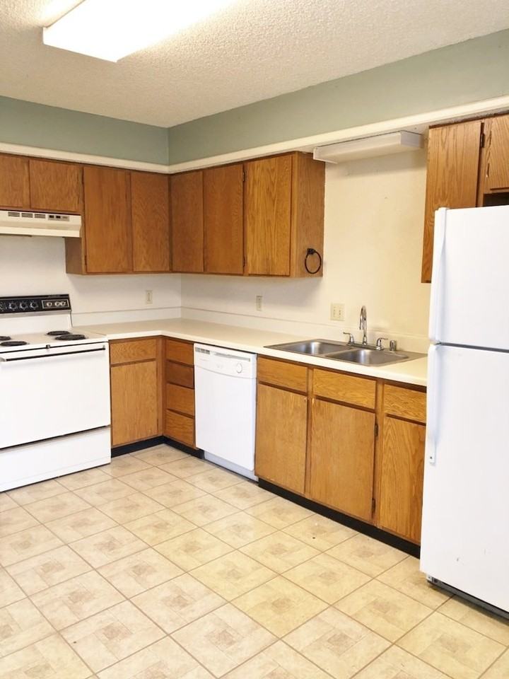 2121 S Loop 289 - Photo 5 of 17