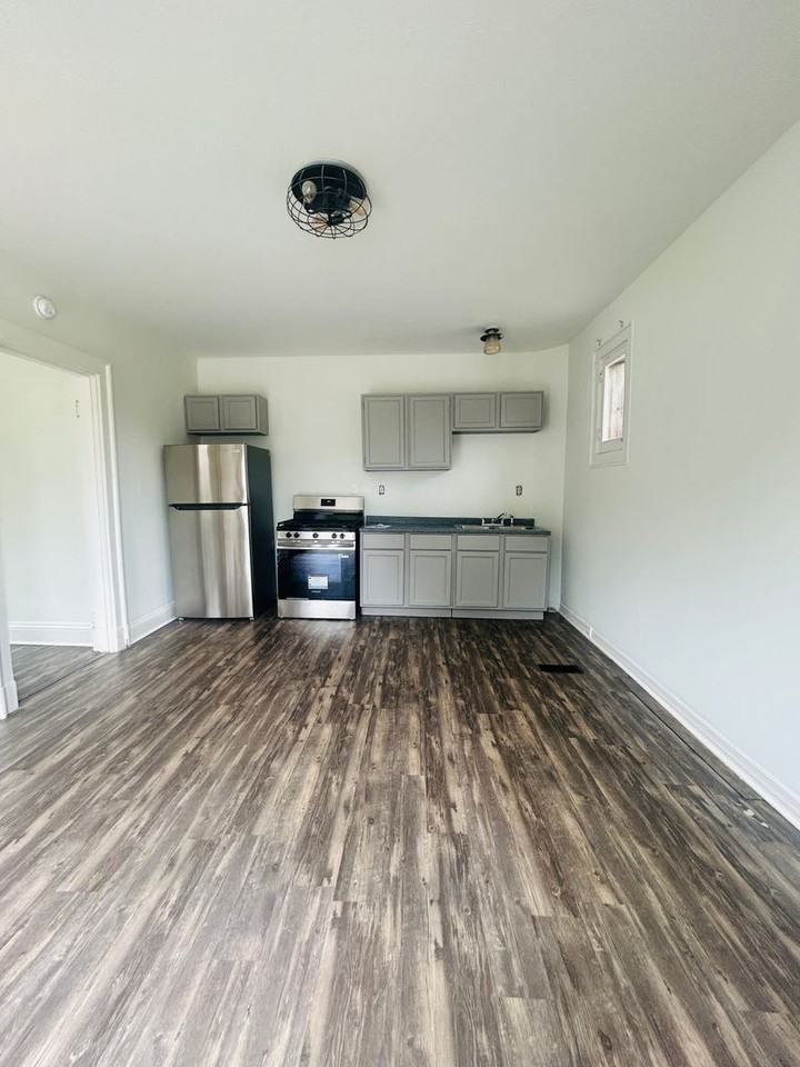 305 Pike St #103 - Photo 2 of 7