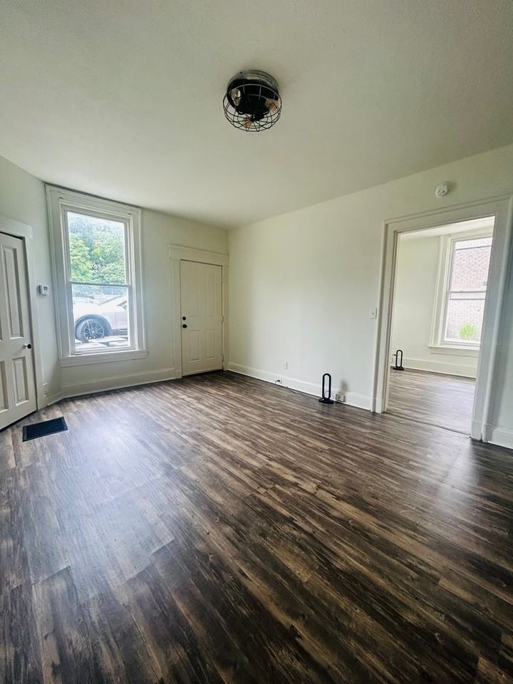 305 Pike St #103 - Photo 3 of 7