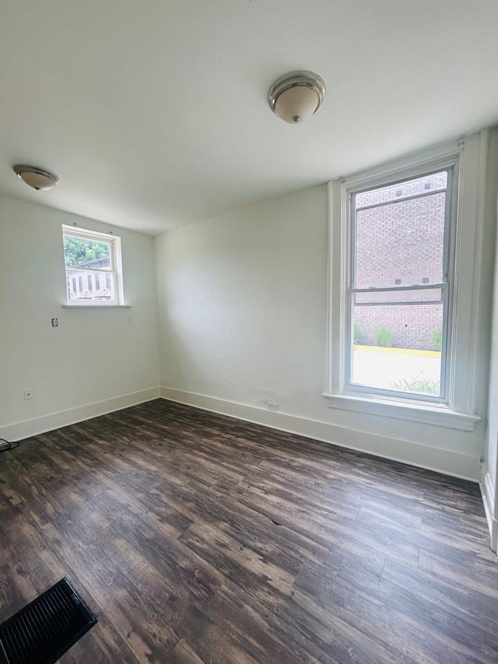 305 Pike St #103 - Photo 4 of 7