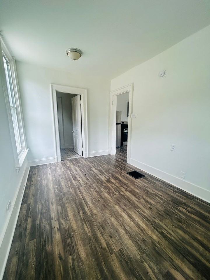 305 Pike St #103 - Photo 5 of 7