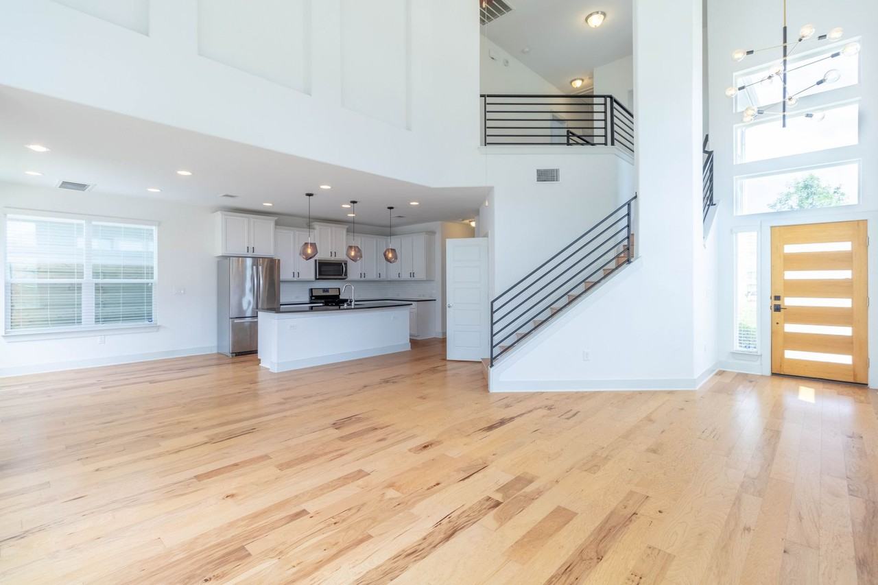 7111 Mowbray St - Photo 3 of 42