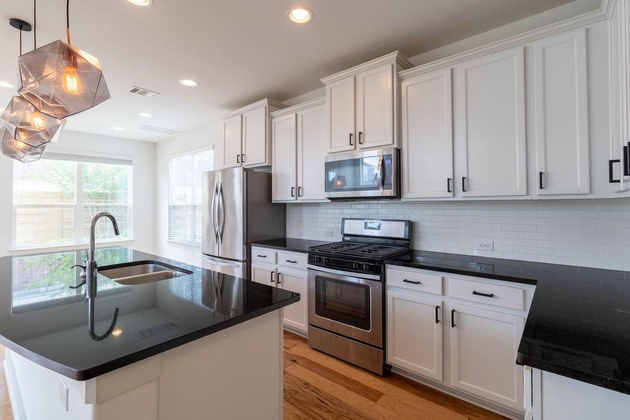 7111 Mowbray St - Photo 6 of 42