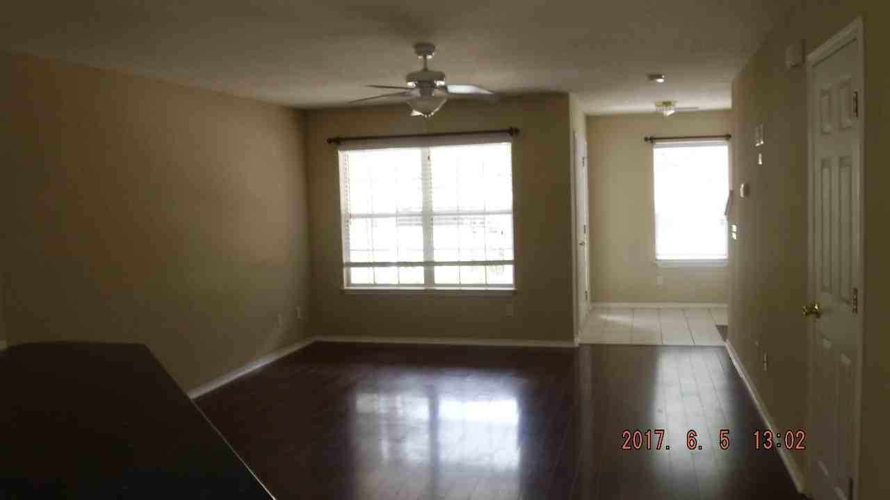 110 University Pkwy - Photo 4 of 11